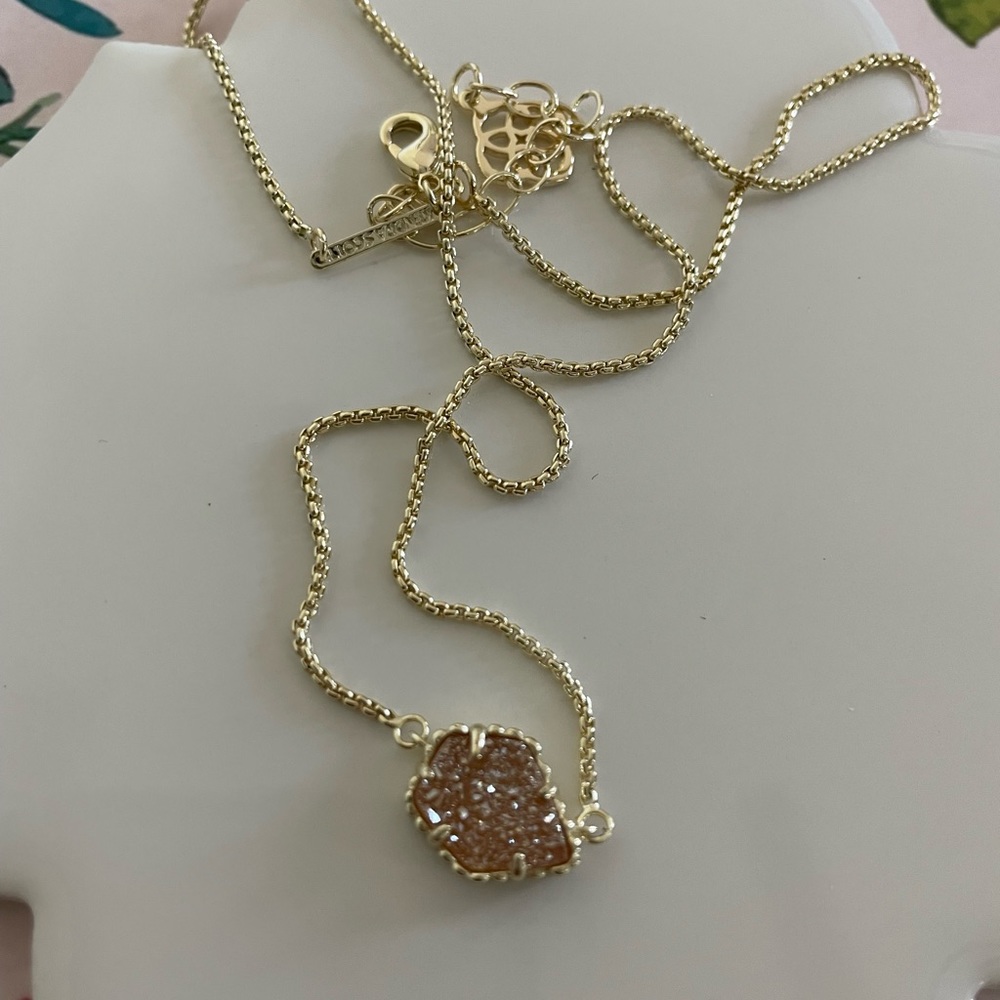 Kendra Scott Tess Necklace in gold and sand drusy